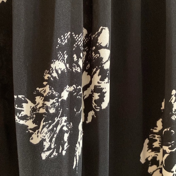 Floral Print Skirt - Picture 2 of 6